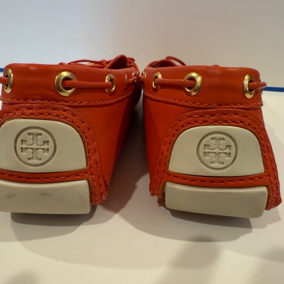 Tory Burch driving mov - Picture 5 of 6